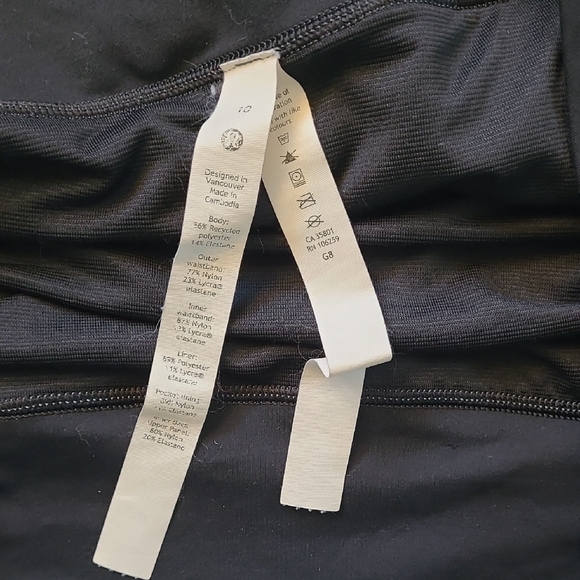 Women's Luulemon Heathered Black and Gray Shorts - Size 10 - Picture 2 of 6